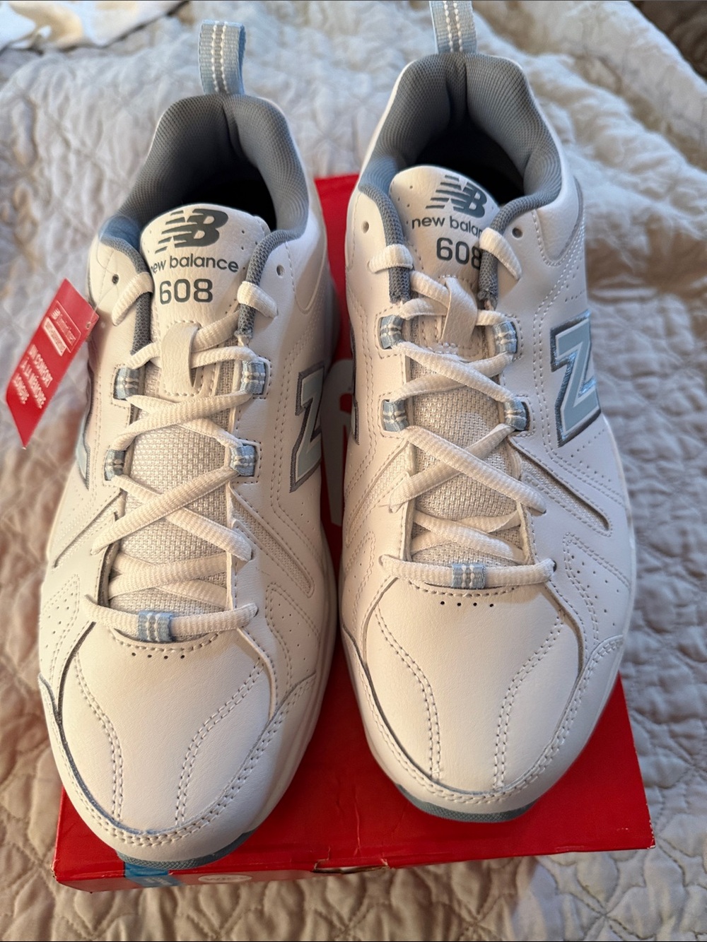 New Balance WX608V5 Women’s Sneakers in White and Light Gray SZ 9 W.  NIB